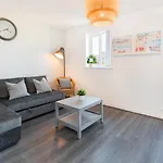 Spacious Contractor House For Large Groups - Private Parking By Liverpool Short Stay
