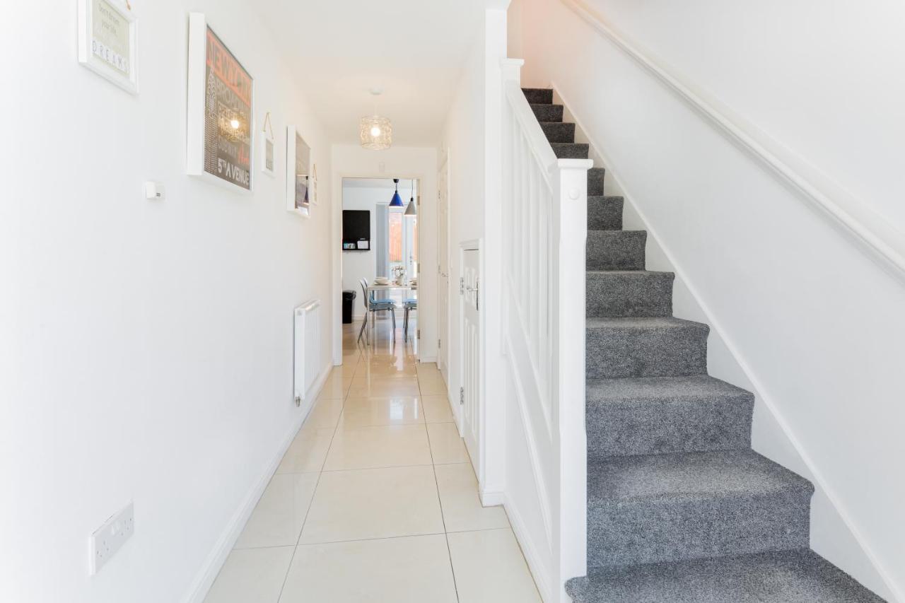 Spacious Contractor House For Large Groups - Private Parking By Short Holiday home Liverpool