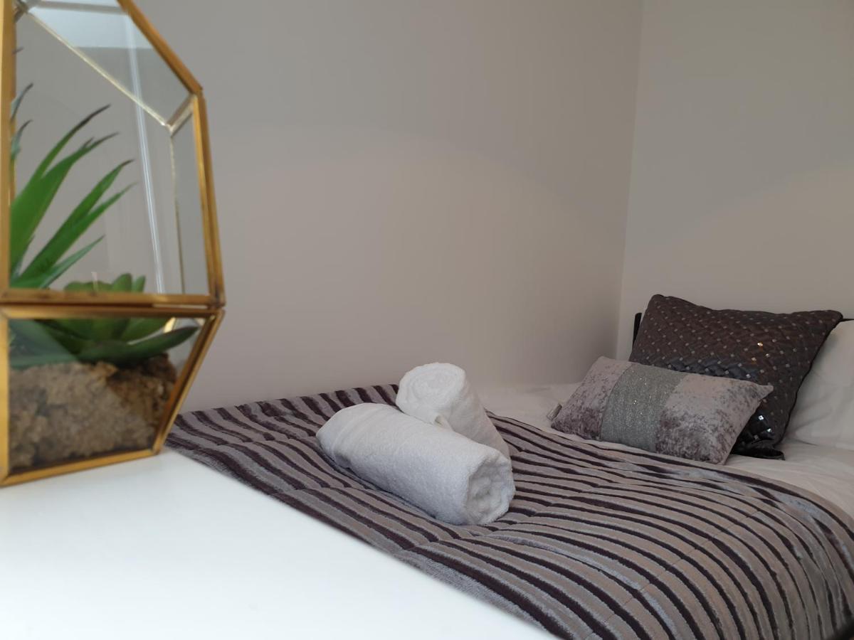 Spacious Contractor House For Large Groups - Private Parking By Short Holiday home