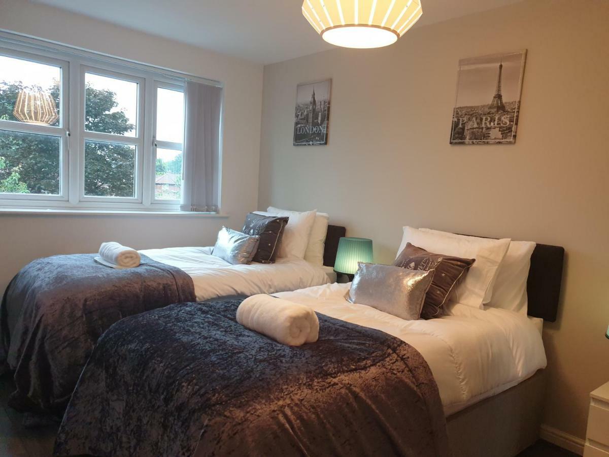 Spacious Contractor House For Large Groups - Private Parking By Short Holiday home