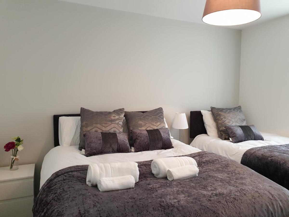 Spacious Contractor House For Large Groups - Private Parking By Short Holiday home Liverpool