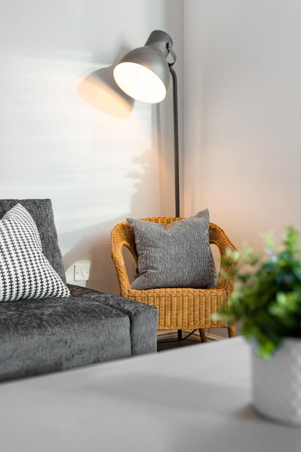 Spacious Contractor House For Large Groups - Private Parking By Short Holiday home Liverpool