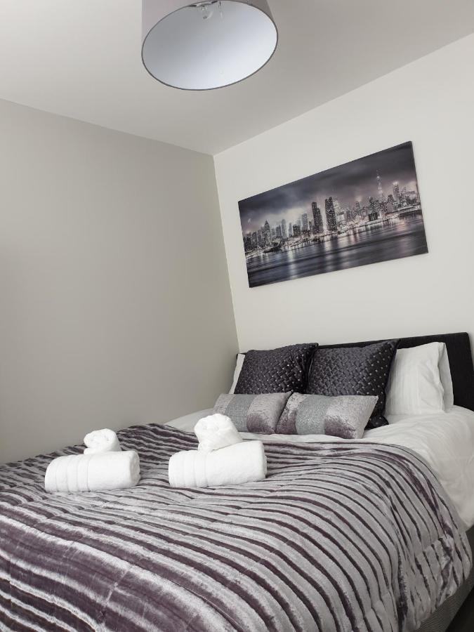 Spacious Contractor House For Large Groups - Private Parking By Short Holiday home Liverpool