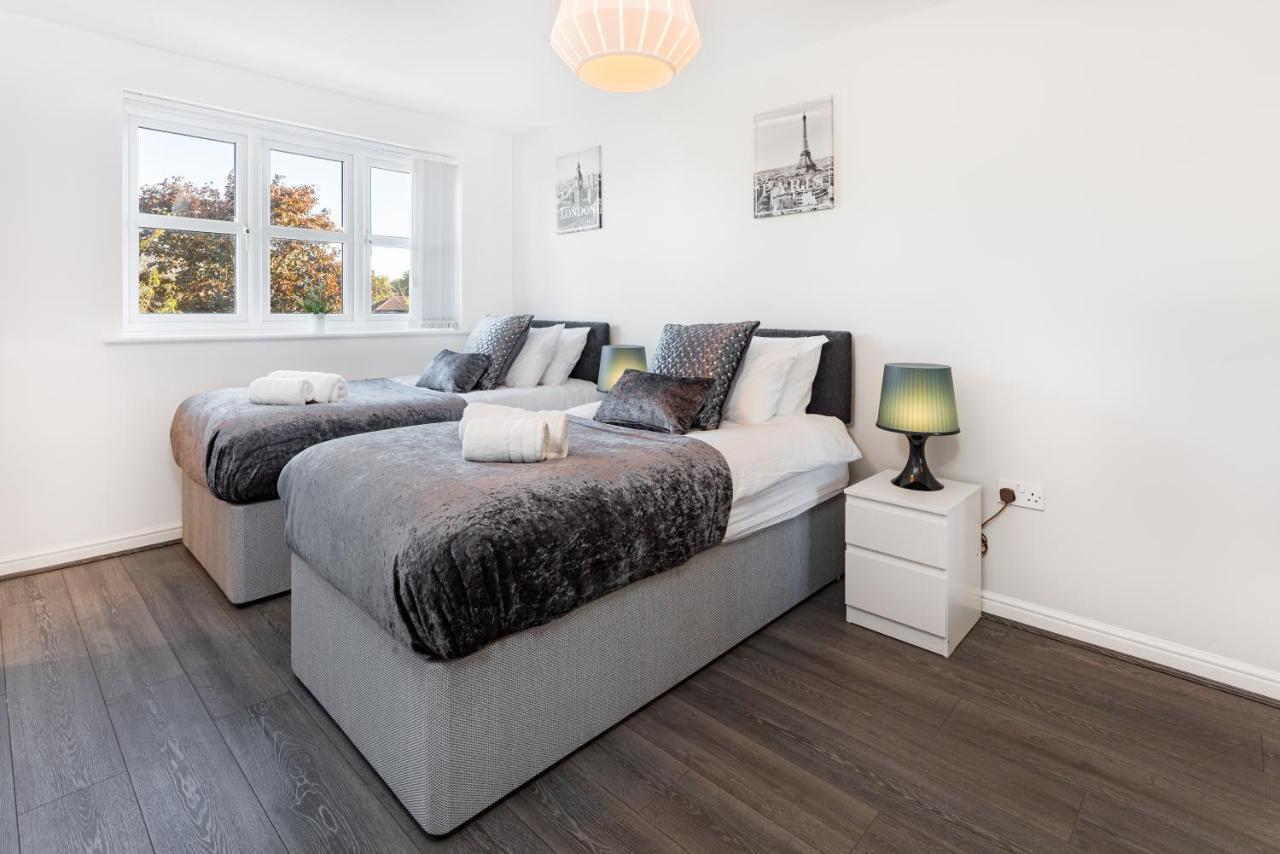 Spacious Contractor House For Large Groups - Private Parking By Short Holiday home Liverpool