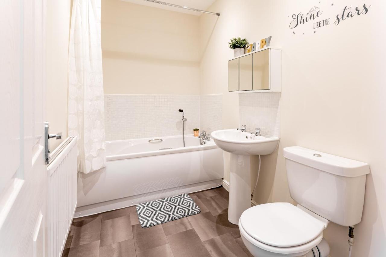 Holiday home Spacious Contractor House For Large Groups - Private Parking By Short Liverpool